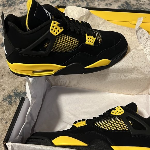 New 2023 Air Jordan 4 Thunder size 11